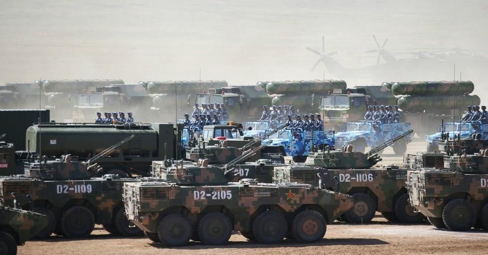 中国人民解放军重装甲部队集结 好厉害