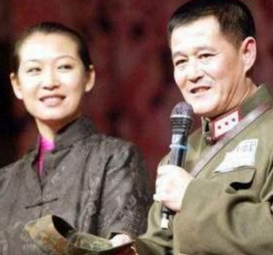 赵本山妻子,陈佩斯妻子,范伟妻子,郭德纲妻子,差距不是一点点