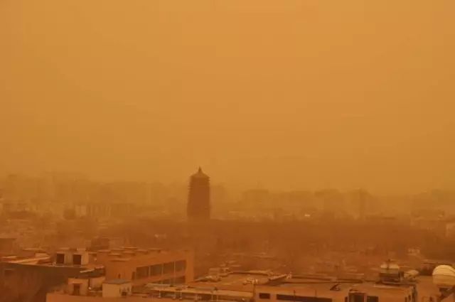 漫天黄沙勾起了我记忆中京城的沙尘暴-北京时间