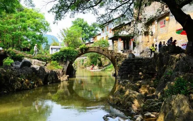 黄姚古镇位于广西贺州昭平县东北部,距离贺州市区40公里,著名的景点有
