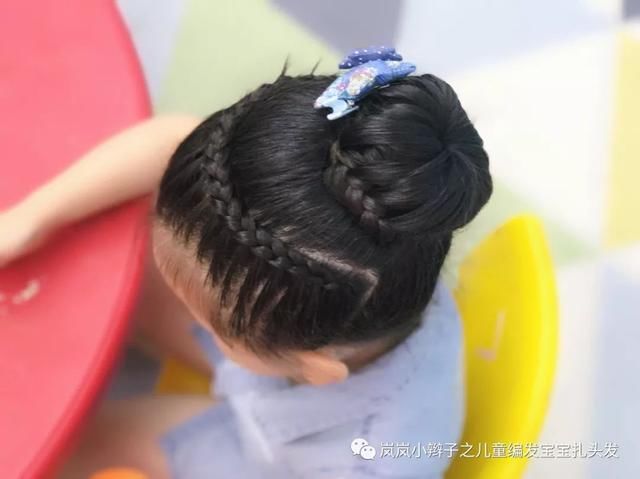 六一儿童节宝贝们的发型都选好了吗?这款扎发让宝贝公主范十足!