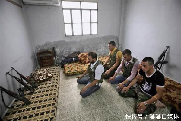 叙利亚黑市,除了女人,这个东西最抢手,俄军实在看不下去了!
