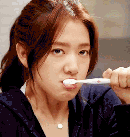 姑娘每次刷牙刷够200下 刷坏一口好牙 5句话教你正确刷牙