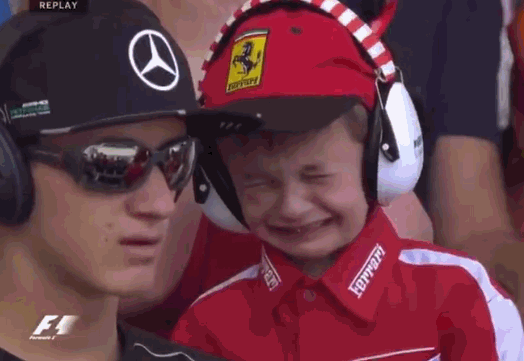 北京时间5月14日,f1西班牙站,从第四位发车的莱科宁发车后在争抢2号