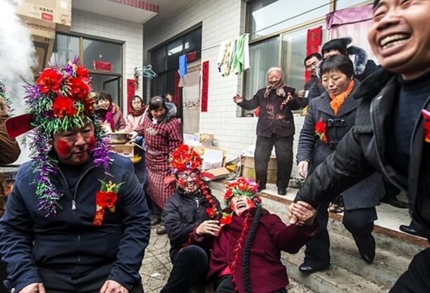 实拍:偏远农村娶媳妇,婚礼上大"闹"公婆叔婶,现场"爽"