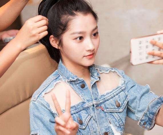 最近有部热播的电视剧叫《凤囚凰》,是"国民闺女"关晓彤主演的,就是以