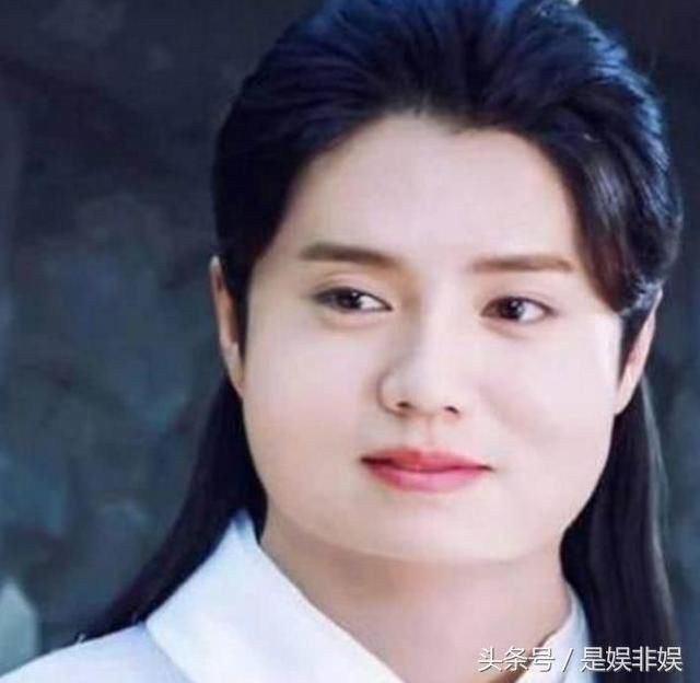 鹿晗 鹿晗长相秀气,变成30斤的鹿晗还是很秀气,但变化真的很大,不自信