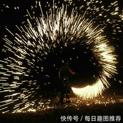 好炫酷的烟花表演,就凭这画面我都要给满分.