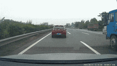 车道上停留,打电话,查路线等情况不在少数,而且还没有在后面设置警示