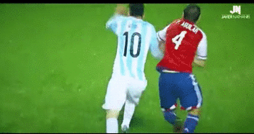 为什么梅西过人像过木桩?