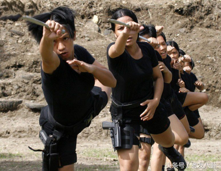 看了俄罗斯女兵,再看看菲律宾女兵,差距实在太大了!