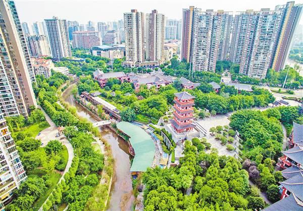 8月16日,永川区棠城公园旁的红旗河,清淤工程已经完成.记者 苏思 摄