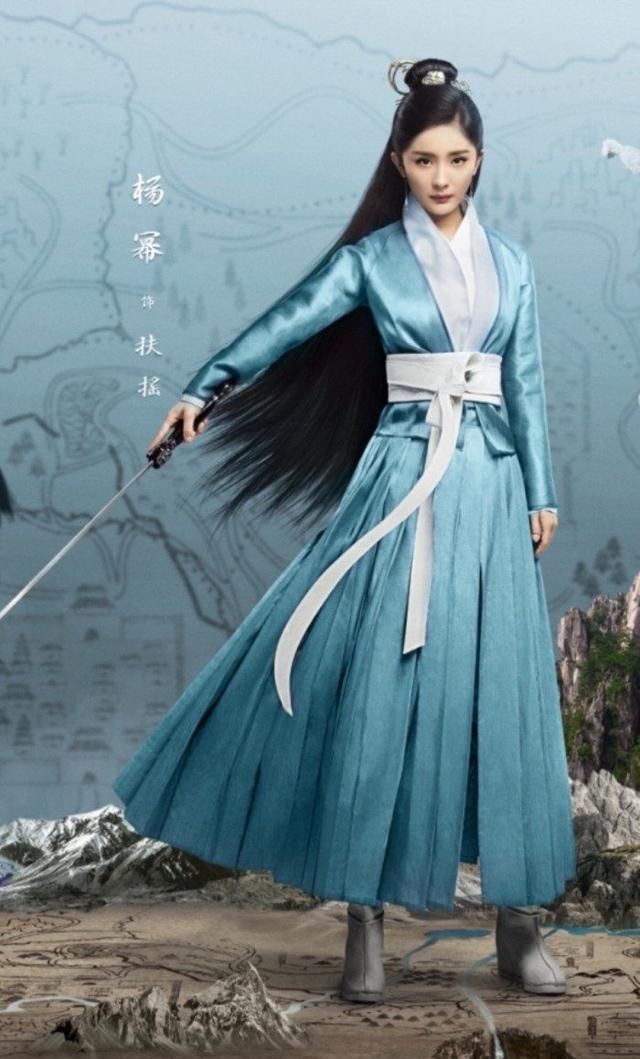 她的努力有目共睹,是娱乐圈中的励志女神,就连持剑的姿势也是相当的