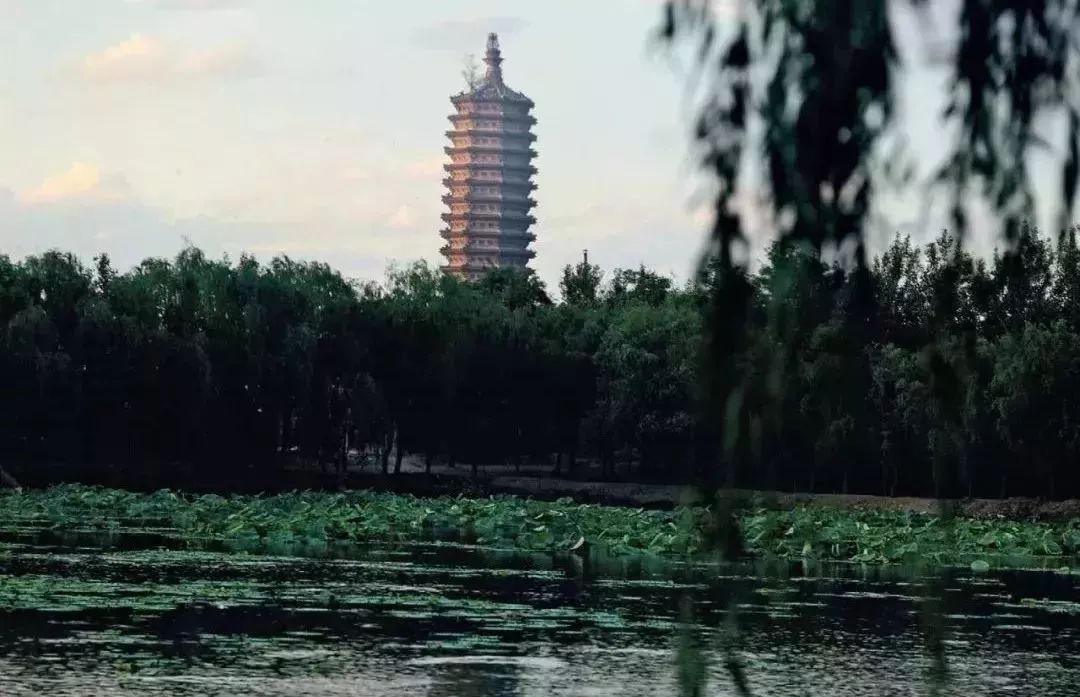 1981年,北京通州燃灯塔.