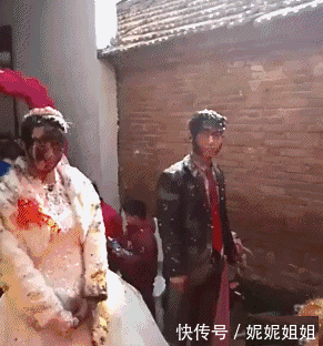 搞笑gif:这是哪的风俗呀,结婚整的太埋汰了
