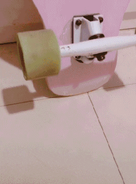 爆笑gif图:第一次送女朋友礼物,她应该会喜欢