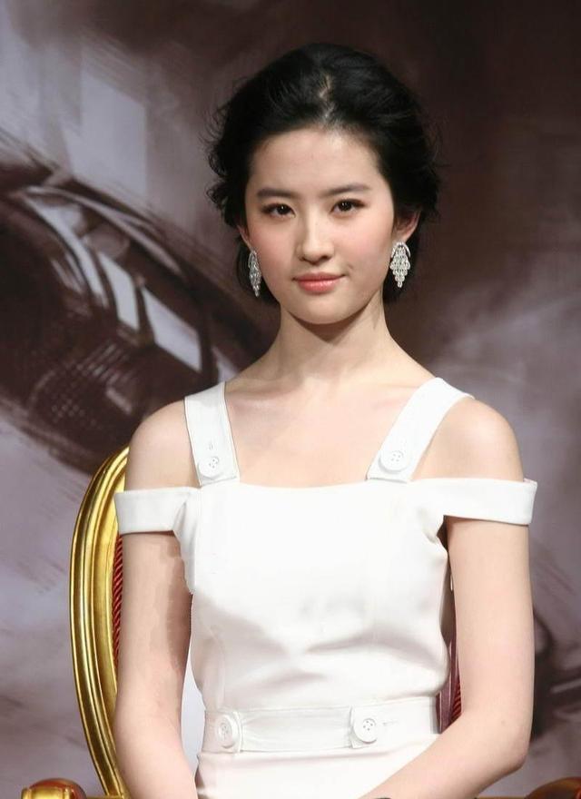 10,章子怡 外国人眼中"最漂亮的东方女子",容貌很美,五官精致,脸型恰