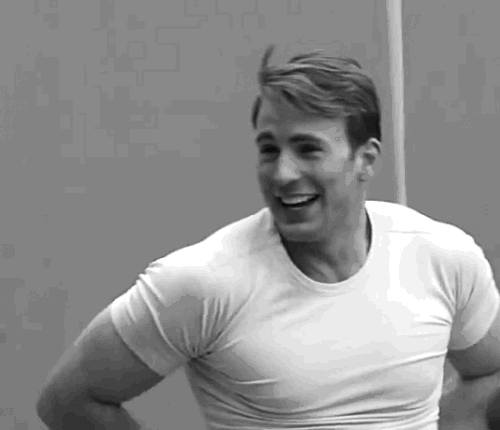 所以,本可以走大叔路线的克里斯埃文斯,每次便装出镜都是素素的