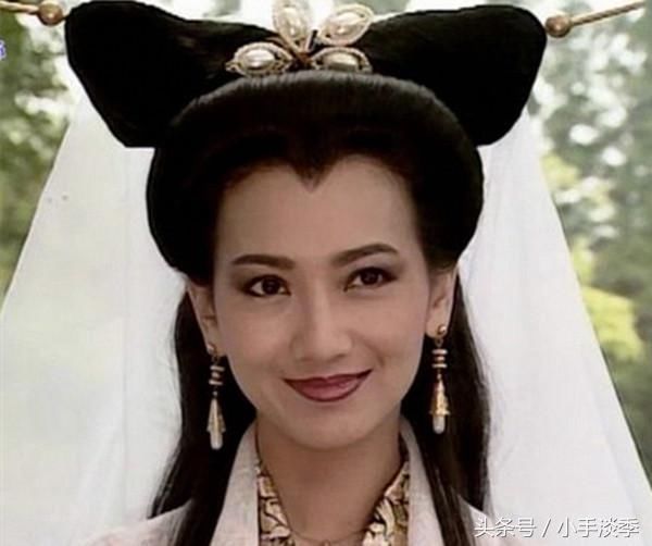 赵雅芝经典白娘子造型,五张图片有一个是假的,真粉丝都找不到!