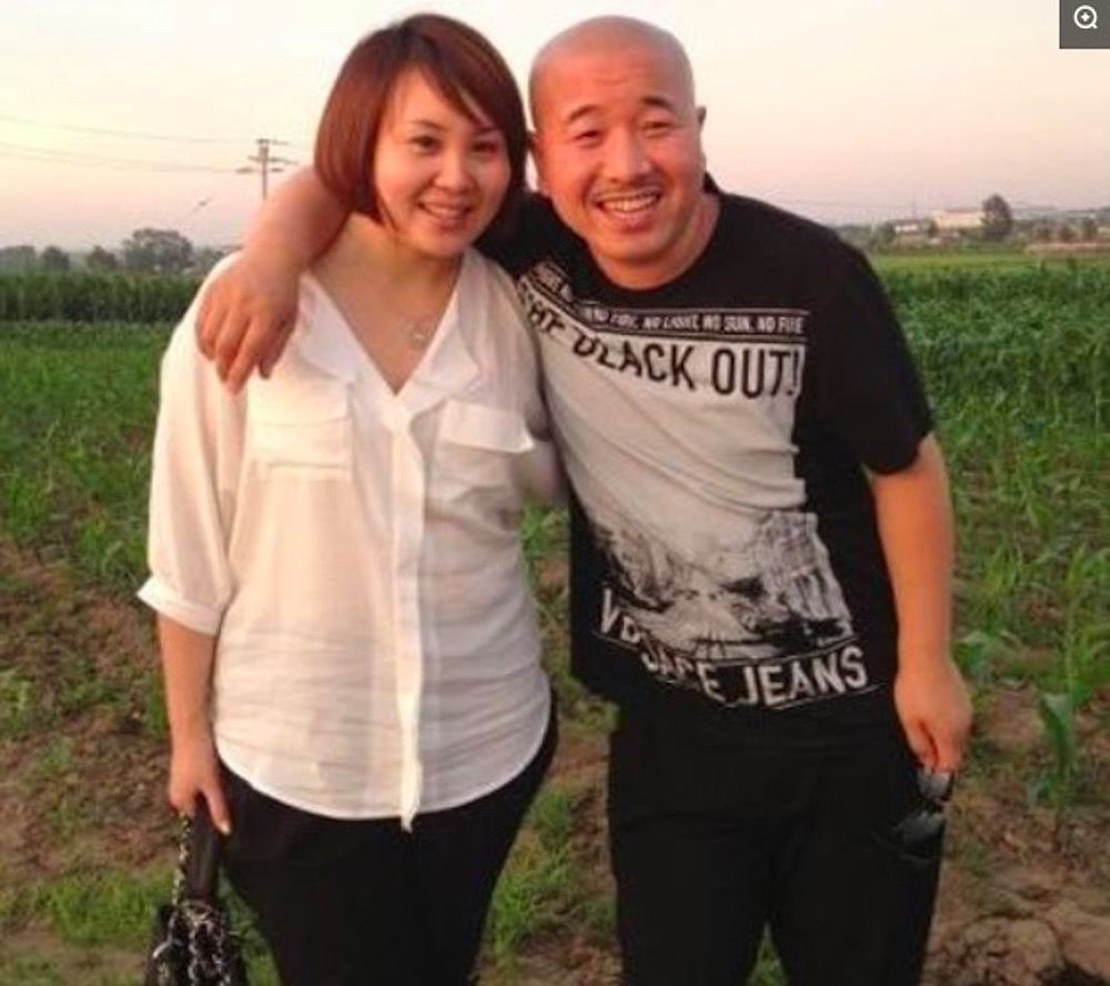 48岁王小利的37岁妻子李琳近照,网友:真有夫妻相