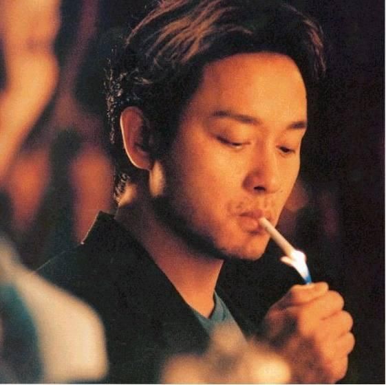 男人吸烟正常你们介意女人抽烟吗