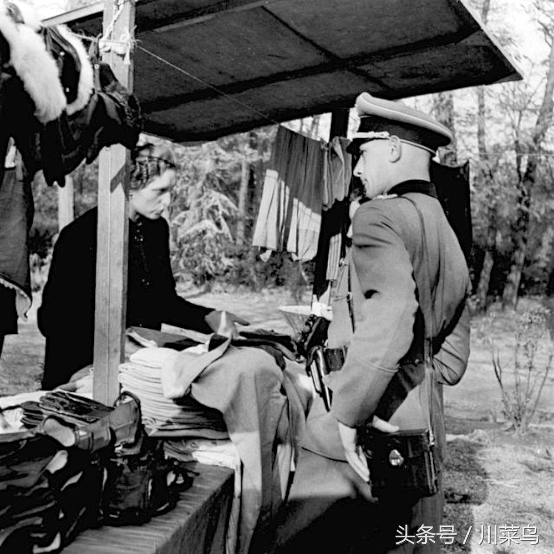 1940-1945年,纳粹德国占领下的巴黎街头