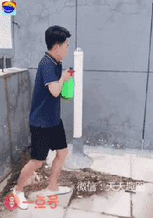 搞笑gif:停车礼让引惊讶,原来对方是女侠!