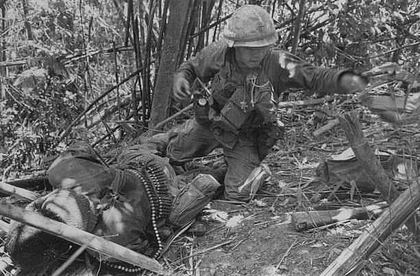 又一批越南战争时期旧照曝光 北越军人和游击队很凶悍