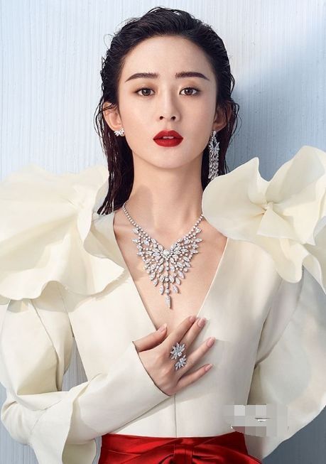 赵丽颖穿深v性感写真,美背一览无余,清纯中带着诱惑