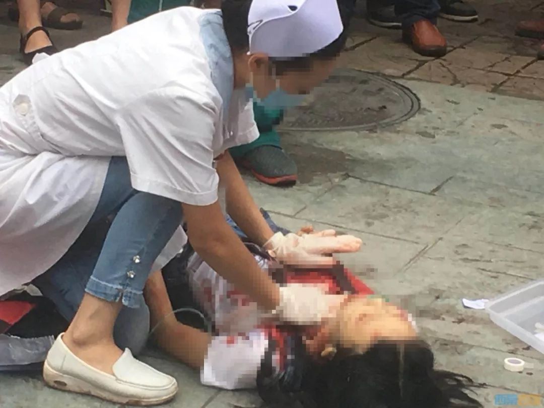 荣县14岁女生当街被刺身亡!