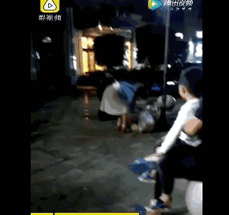 奔驰车主欺辱小区保安:你欺负老实人的样子,真丑