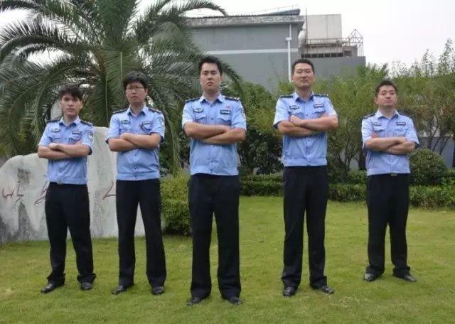 北新泾监狱的青年民警陪伴着张辉共同度过了这段珍贵的岁月.