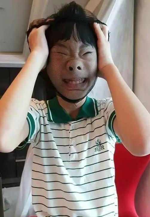 小s坑起自家女儿来也是毫不手软!这种黑丝袜套头的照片是什么鬼!