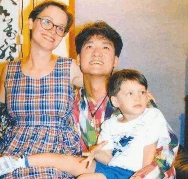 如今周华健的混血儿女都已经长大成人,儿子高大帅气,女儿更是高挑貌美
