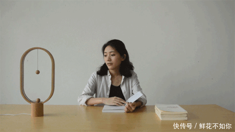 爆笑gif动图:姑娘的样子太迷人了,我的真的被迷住了!