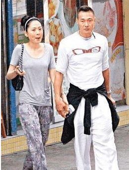 58岁卢惠光近照,两个儿子帅气,曾与成龙交恶被赵文卓踢断脖子