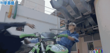 男女交换身体,除了摸胸,居然还能这么搞笑!