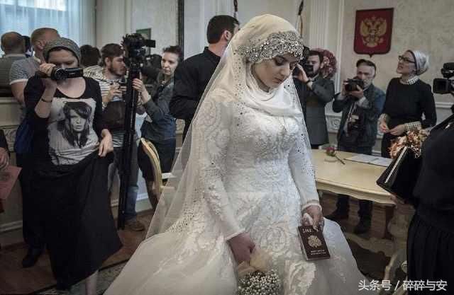 俄罗斯车臣共和国首府格罗兹尼与39岁的车臣总统拉姆赞·卡德罗夫成婚