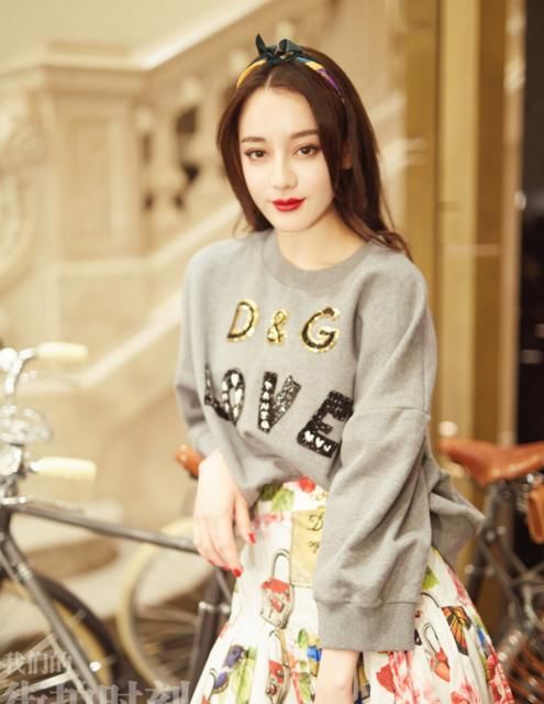 迪丽热巴近期写真,性感又可爱的小仙女,说热巴最美没人反对吧?