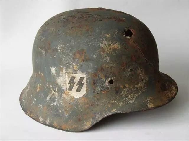 一战中法国军队的亚得里安头盔