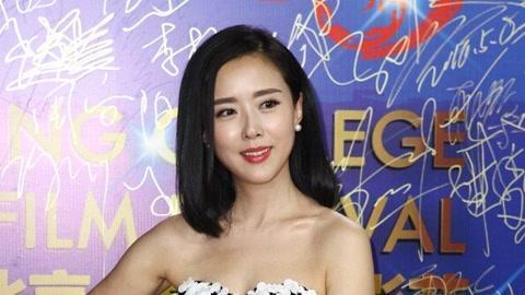 在《宝莲灯》里扮演嫦娥的演员颜丹晨,你知道她老公是