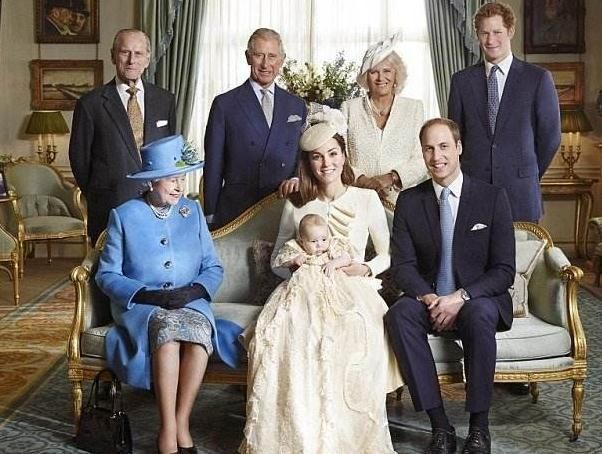 英国女王最宠的孩子,不是亲生儿子查尔斯,而是曾孙子"