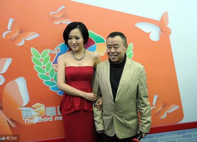 潘长江女儿潘阳全家照罕见曝光,富豪老公曾以8000万豪车示真爱