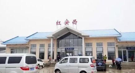 红安西站,位于红安县八里镇,为沪汉蓉快速铁路上的三等站,目前仅办理