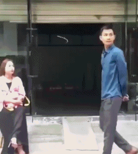 搞笑gif内涵动态图:确认过眼神,我遇上了对的人,请问一炮多钱