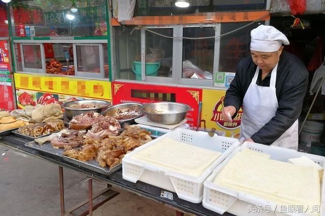 七旬老人菜市场卖豆腐 冬天卖熟牛肉多种经营 生意红火养老自己来