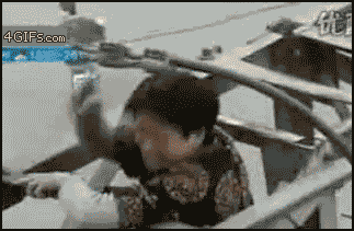 雷克夫人是一位富有的女人,高龄
