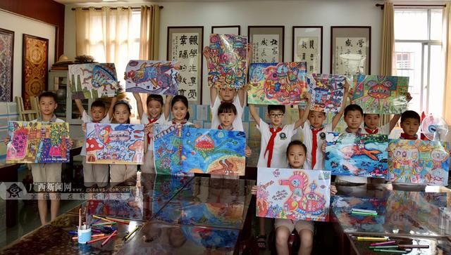 保护母亲河争当"河小青" 小学生创作主题儿童画