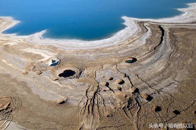水中只有细菌和绿藻没有其它生物;甚至连死海沿岸的陆地上及周围地区