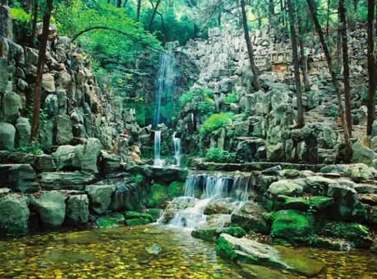 核心提示:药乡国家森林公园位于济南市南郊,距市区33公里,由于海拔